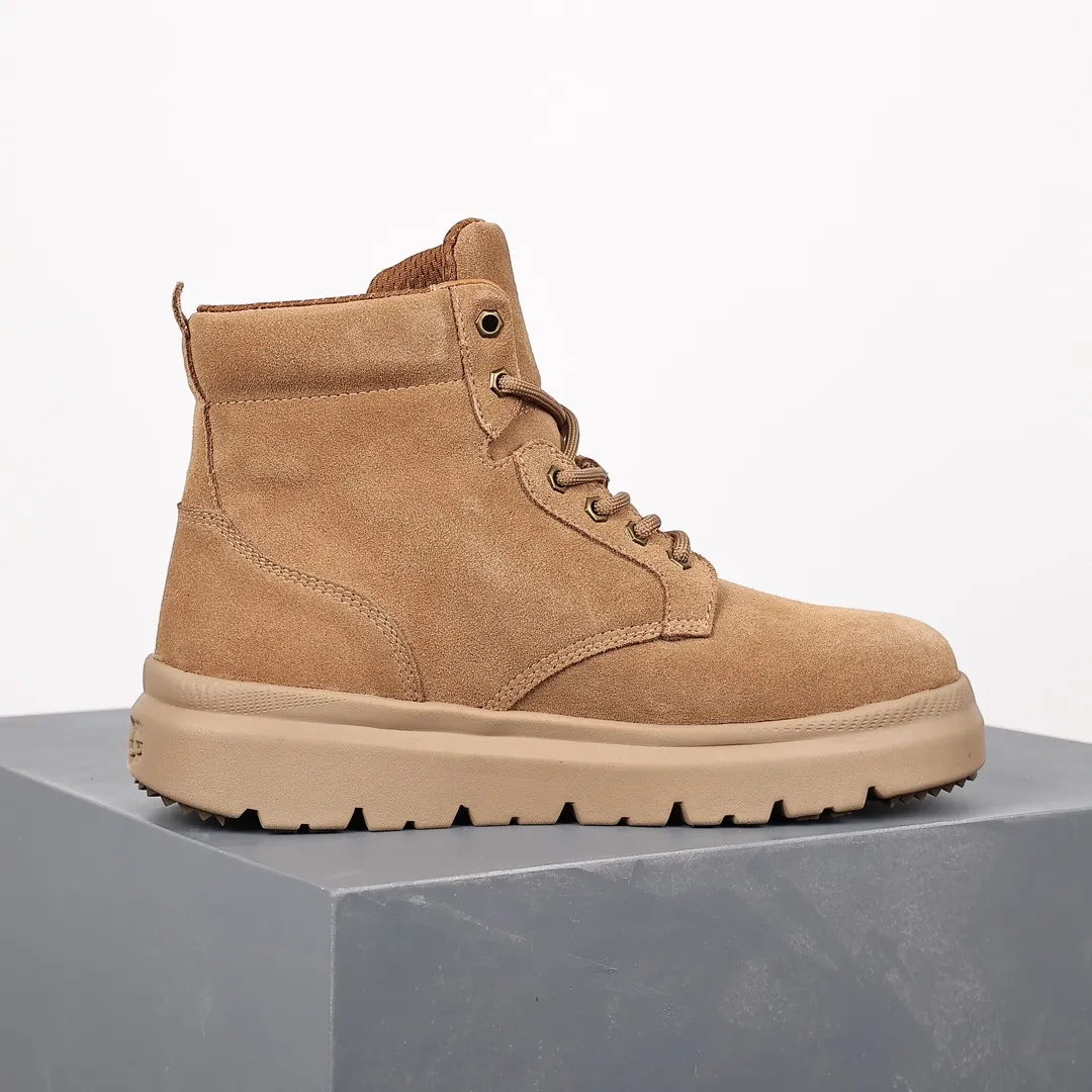 Pick up locally 💰800 The core recommendation is good price UGG 2023 new style #Men's shoes Guangdong origin # 1153750 Upgraded original last original paper version development version #Using TPU molded and shaped suede upper material #Selected 17mm UGGPURE™ implanted wool lining and removable UGGPURE™ Implanted wool insole # midsole EVA light wing technology outsole combined with rubber bottom, non-slip, waterproof and wear-resistant, and good elasticity American light luxury brand 🐑UGG M Burleigh Boot Burleigh series men's mid-cut lightweight casual sports workwear Martin boots "velvet chestnut brown" Size: 40 41 42 43 44 45